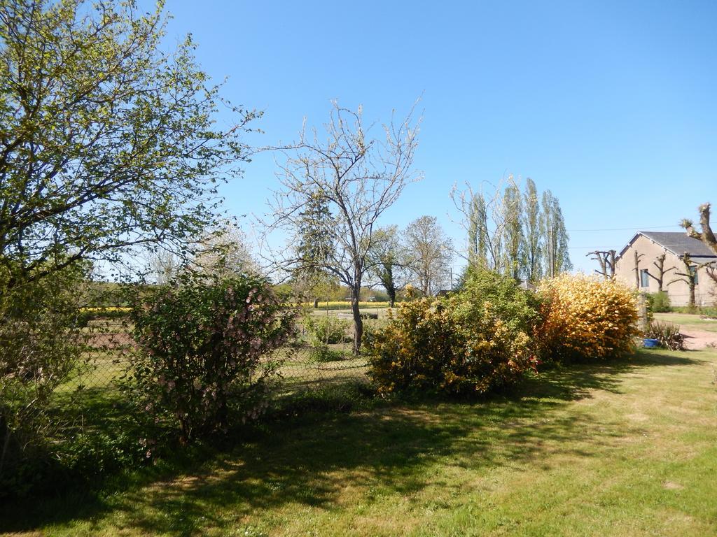 Chambres D'Hotes - Domaine Des Perrieres Crux-la-Ville Luaran gambar