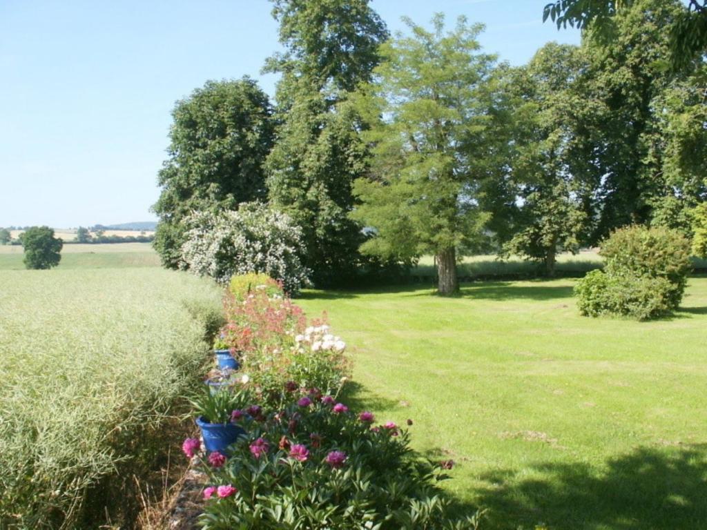Chambres D'Hotes - Domaine Des Perrieres Crux-la-Ville Luaran gambar