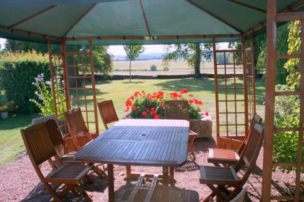 Chambres D'Hotes - Domaine Des Perrieres Crux-la-Ville Luaran gambar