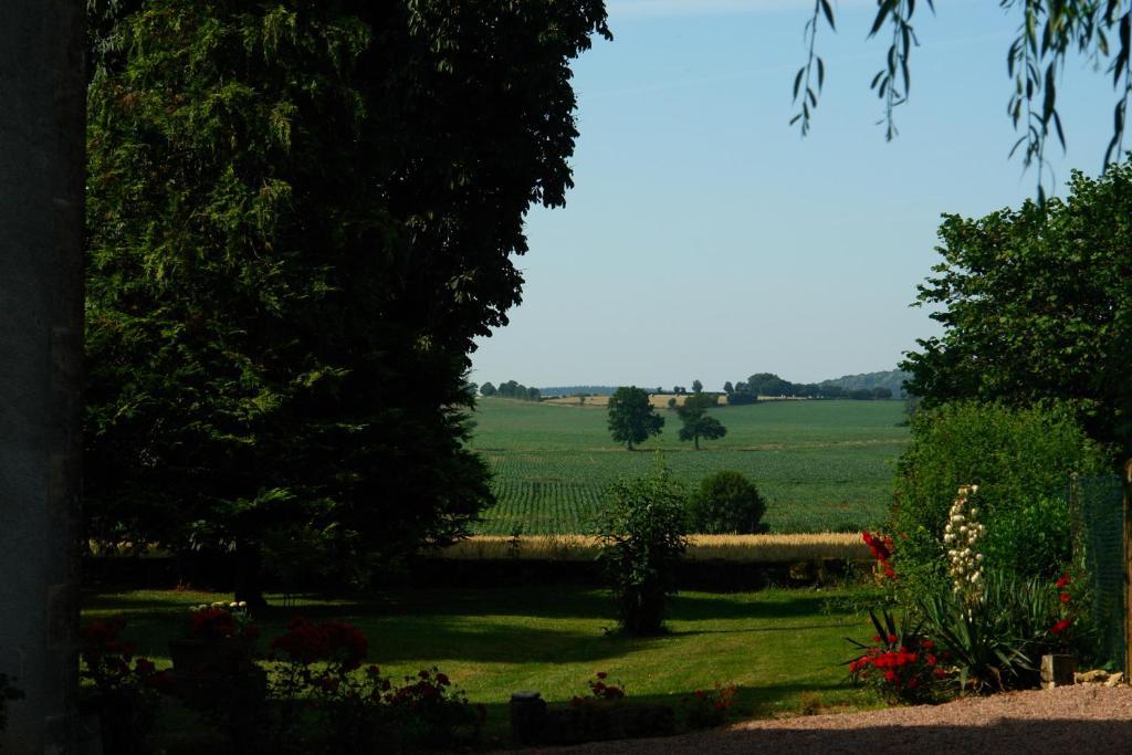Chambres D'Hotes - Domaine Des Perrieres Crux-la-Ville Luaran gambar